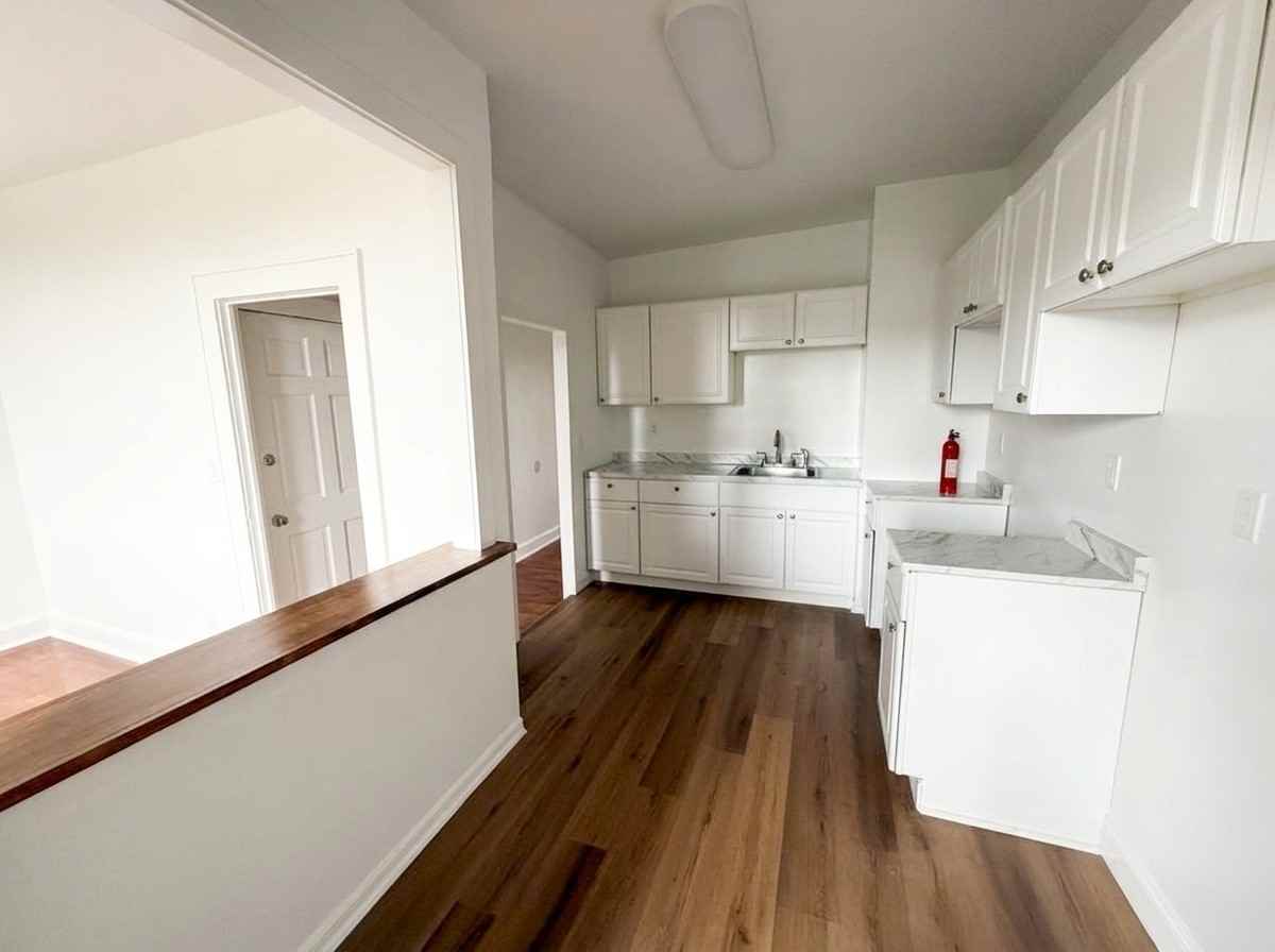 8 Eastman Terrace - Photo 5 of 5