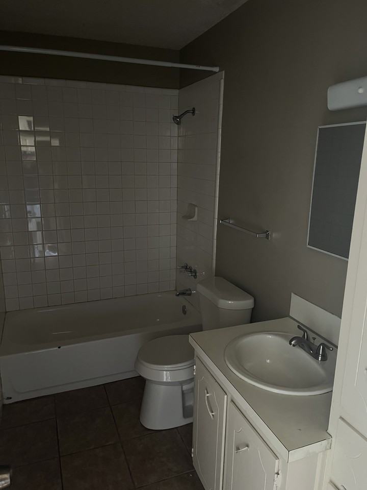 2205 Jennifer - Photo 2 of 11