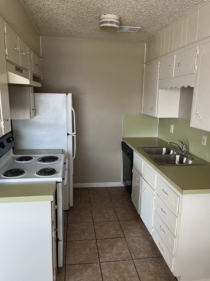 2205 Jennifer - Photo 5 of 11