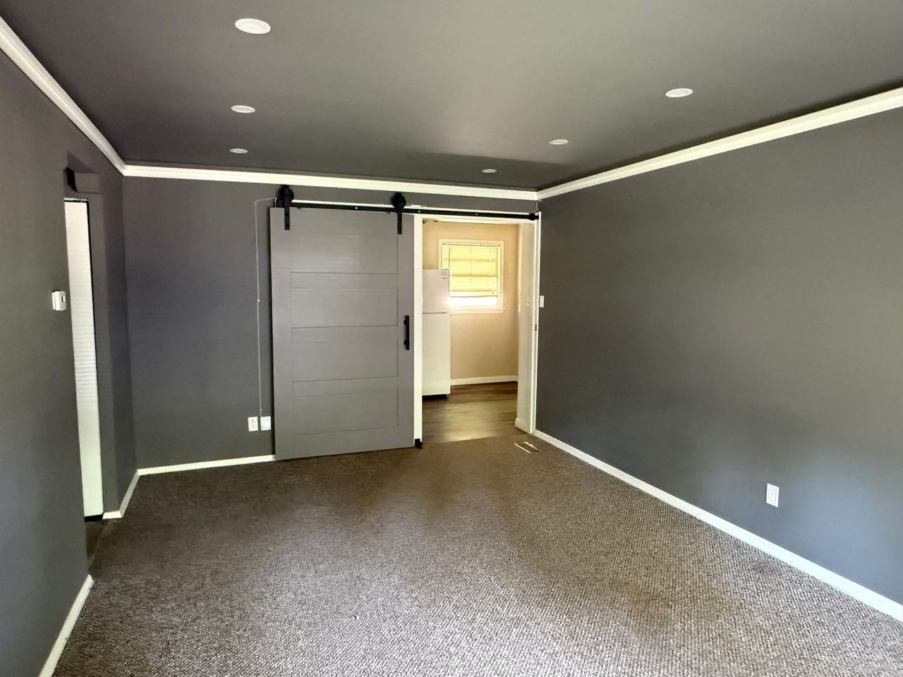 1537 Hartford Rd - Photo 5 of 18