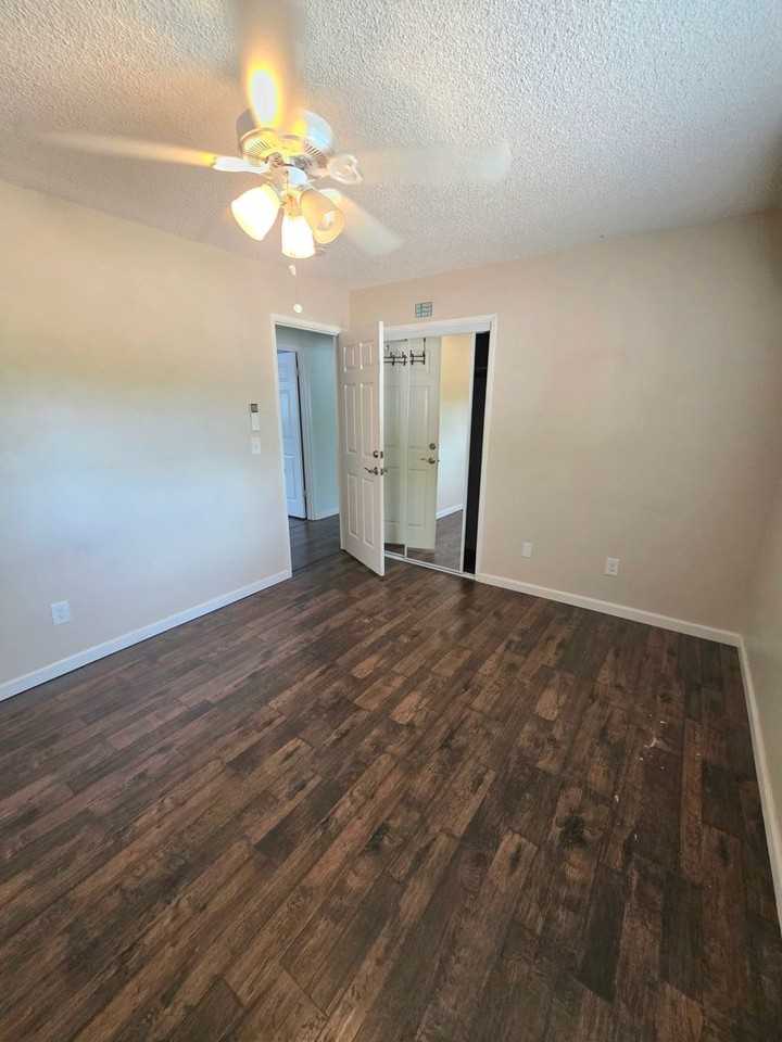 1424 Calexico Dr - Photo 5 of 18
