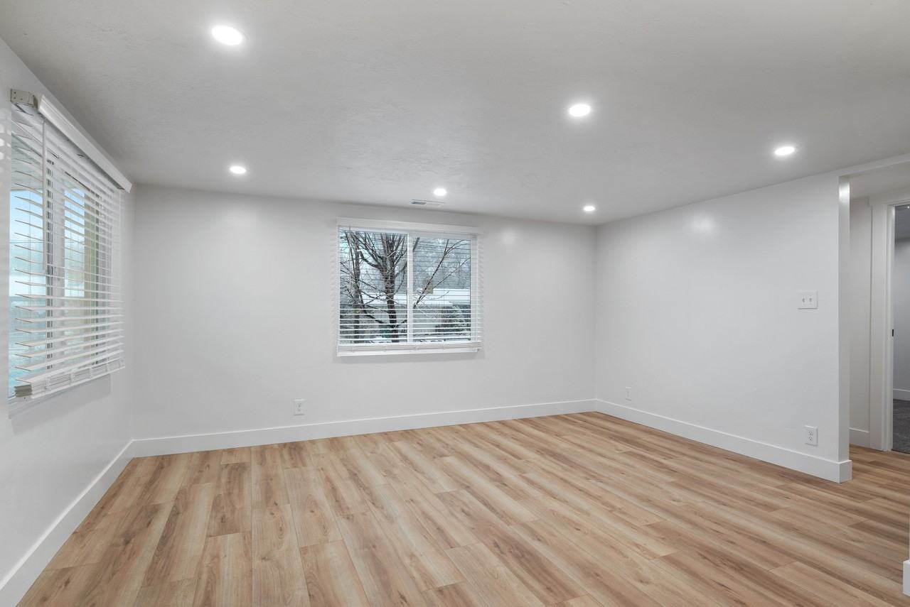 164 N 1000 E - UP - Photo 3 of 50