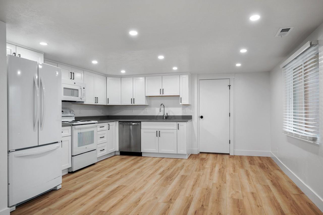164 N 1000 E - UP - Photo 4 of 50