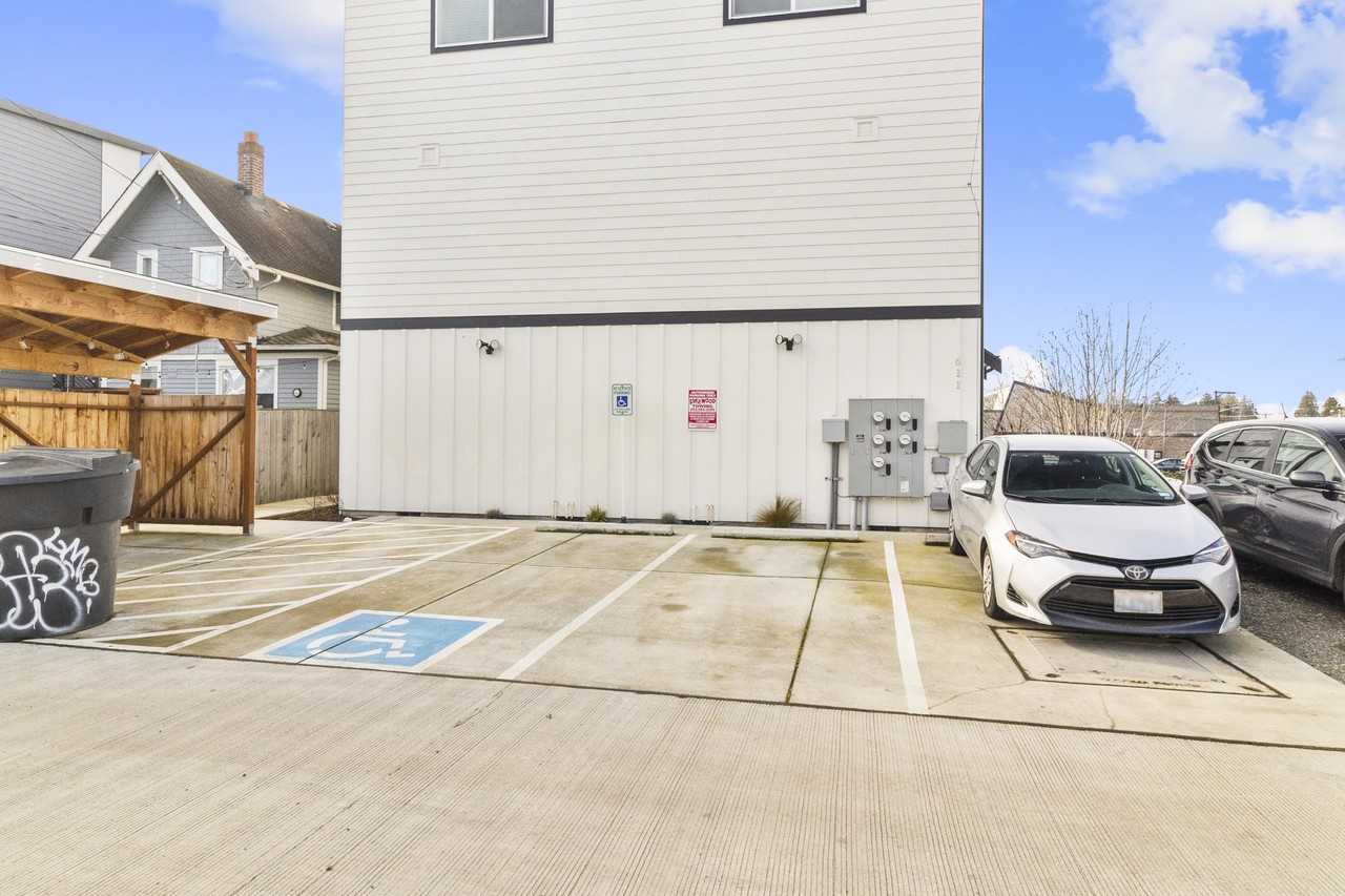 611 South Anderson Street - Photo 7 of 50