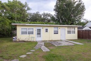 featured image of 220 N Adelle Ave