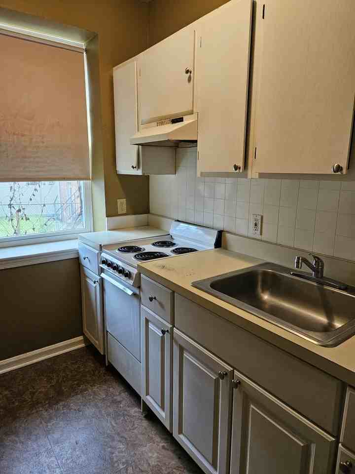 212 N 6th St - Photo 3 of 7