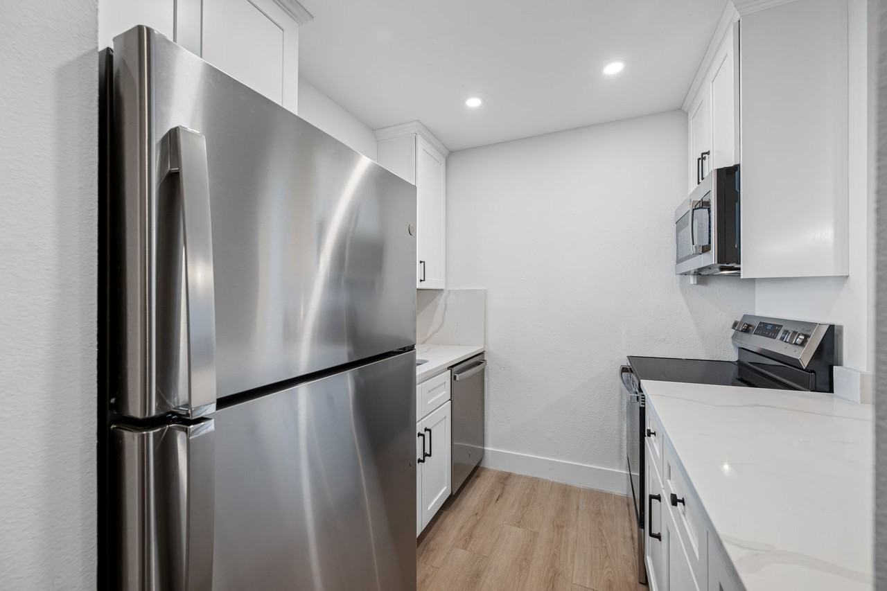 HUGE Renovated Townhome - Photo 2 of 50