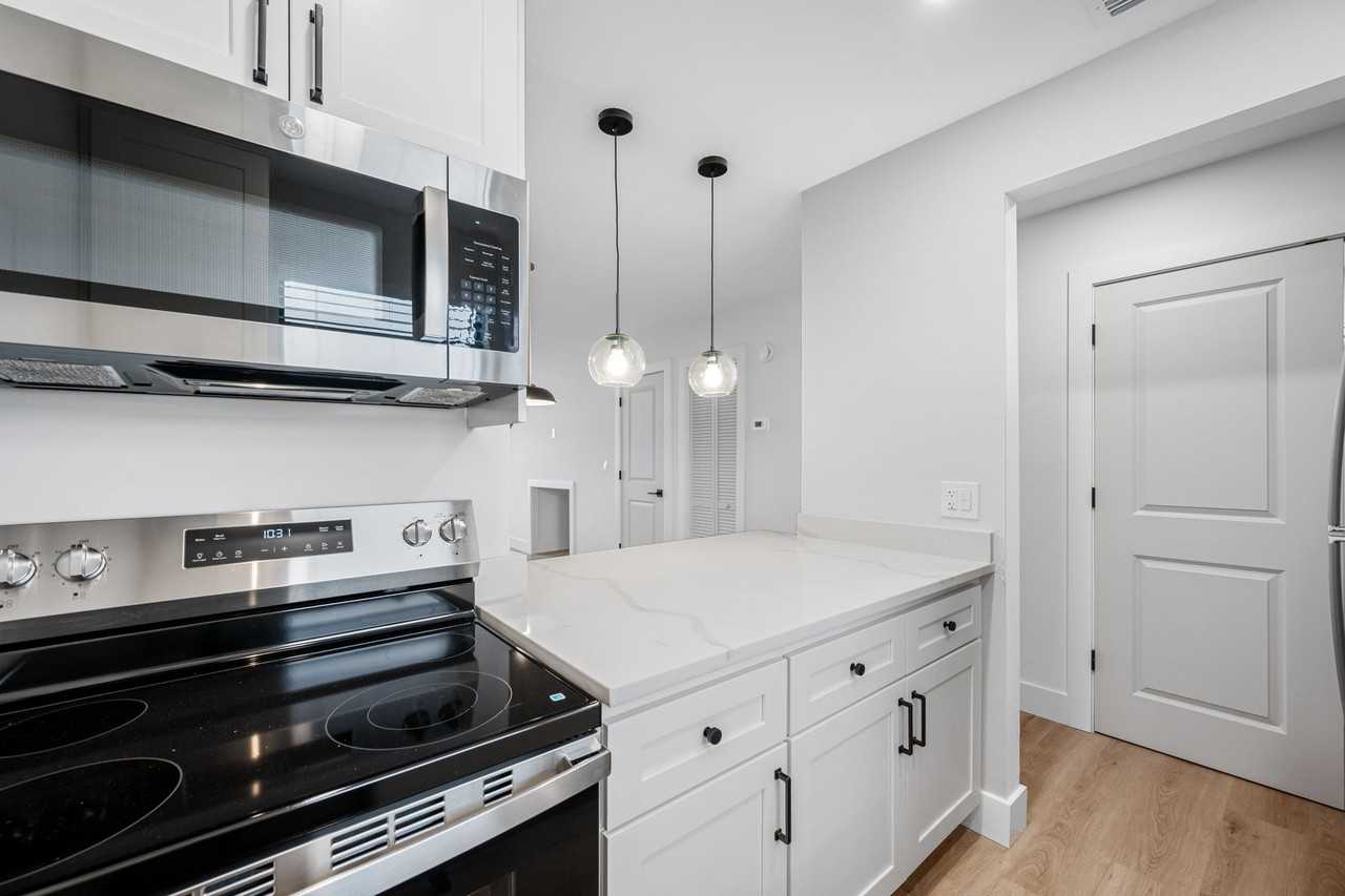 HUGE Renovated Townhome - Photo 3 of 50