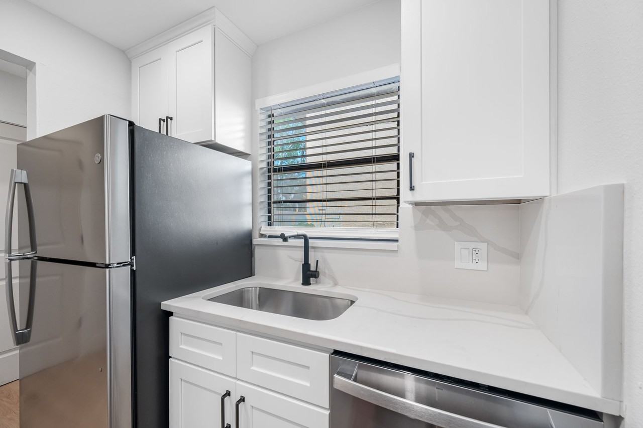 HUGE Renovated Townhome - Photo 4 of 50