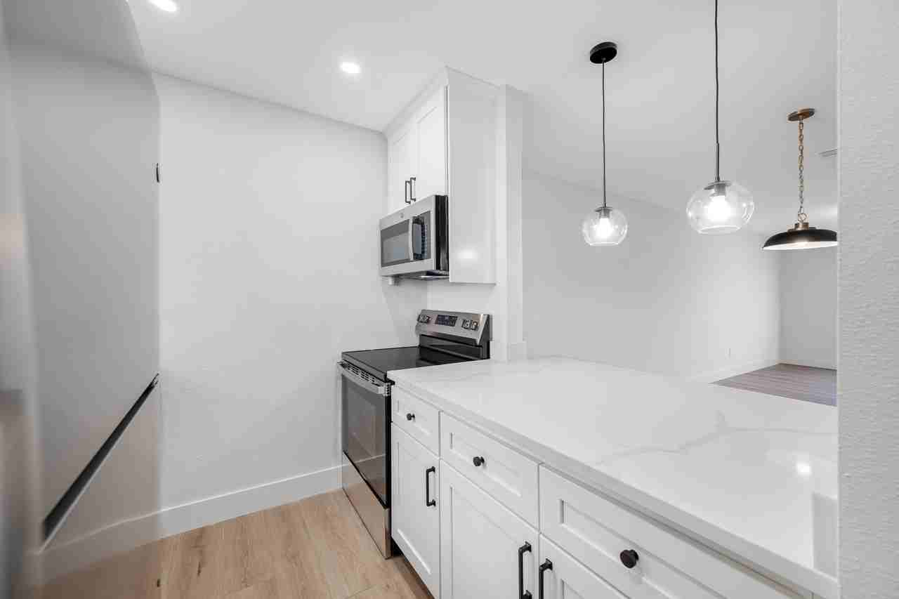 HUGE Renovated Townhome - Photo 5 of 50