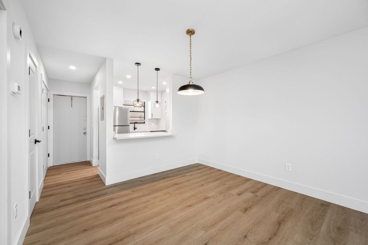 HUGE Renovated Townhome - Photo 6 of 50