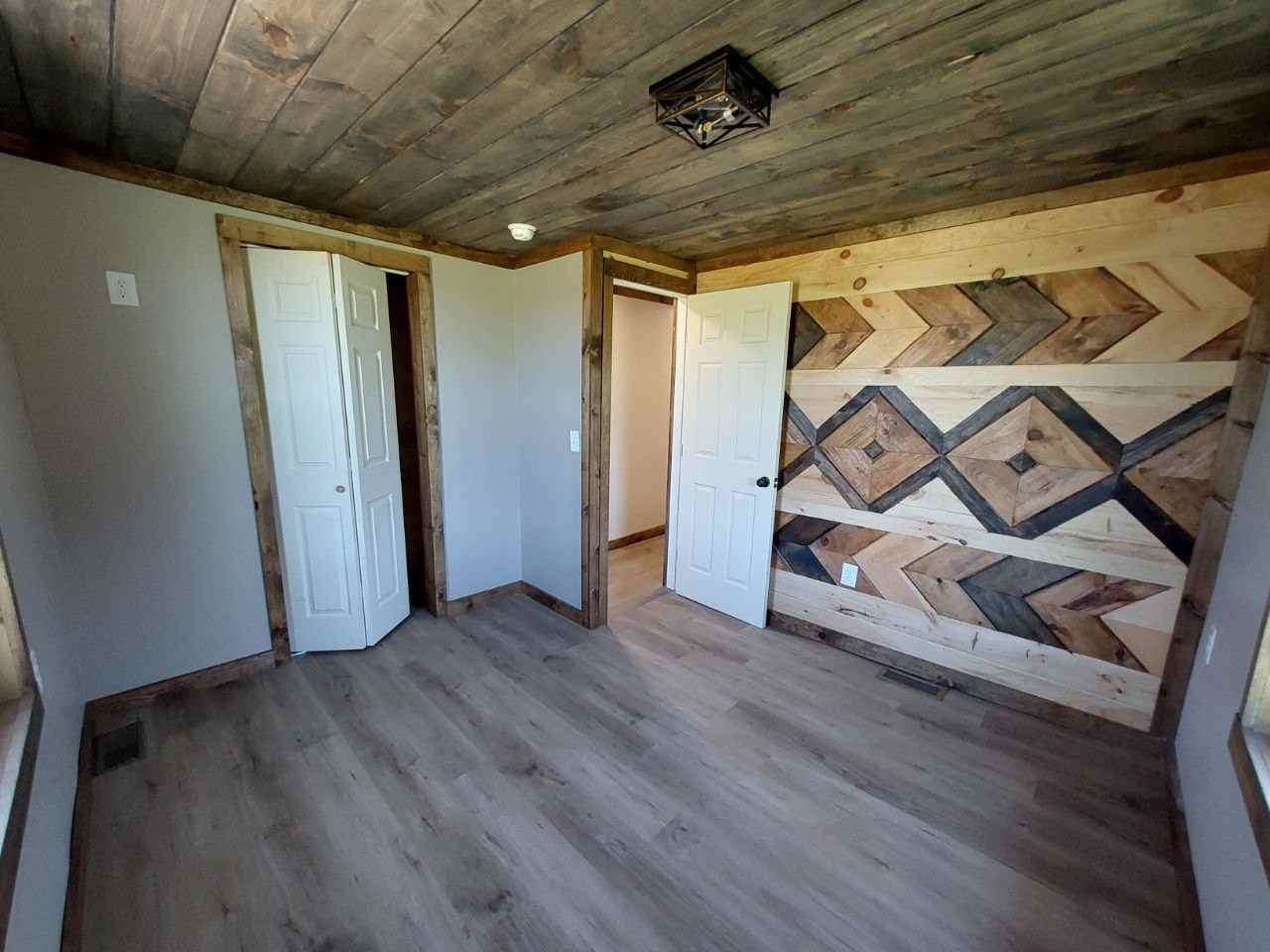240 Ovid St - Photo 2 of 18