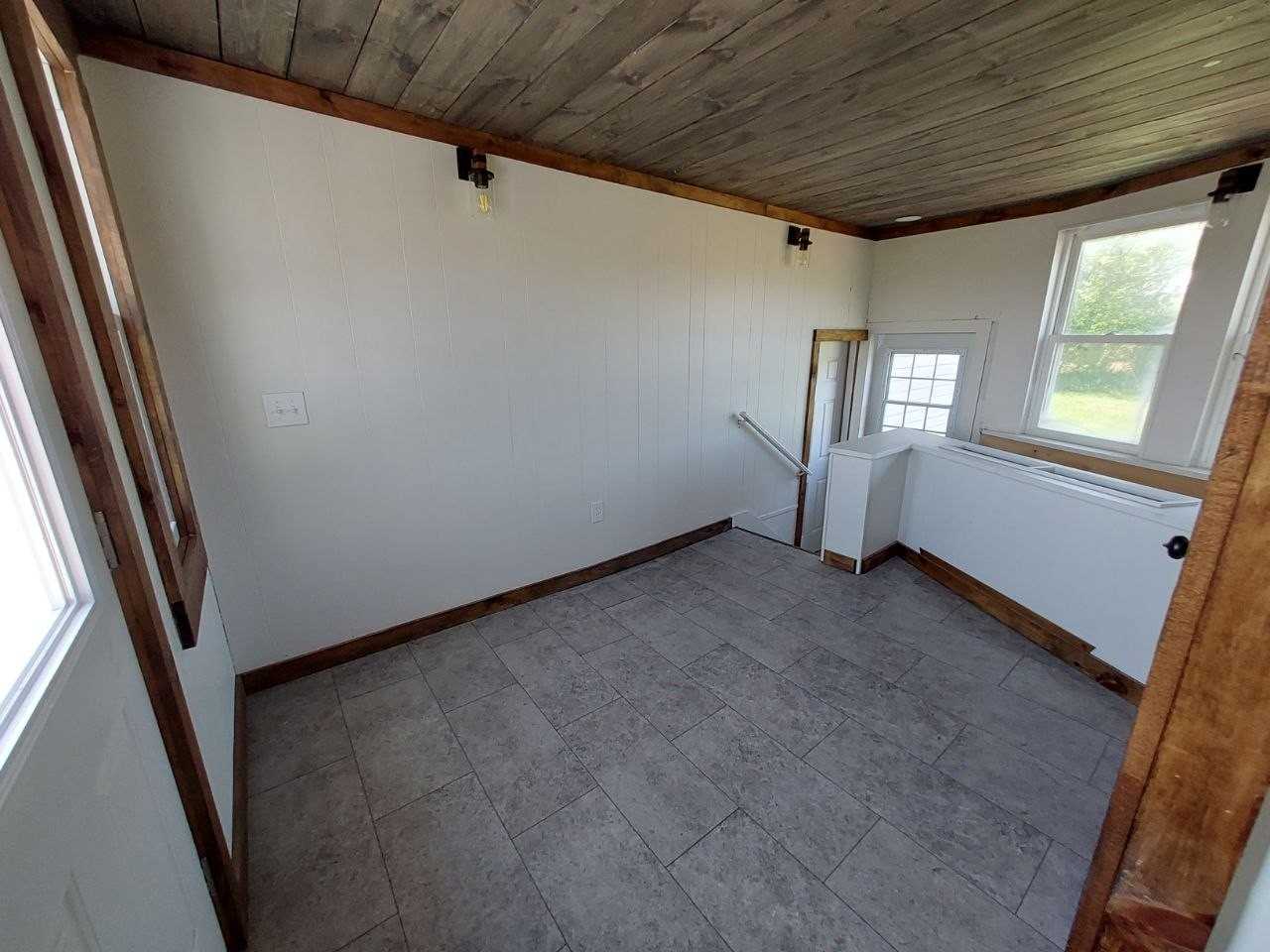 240 Ovid St - Photo 3 of 18