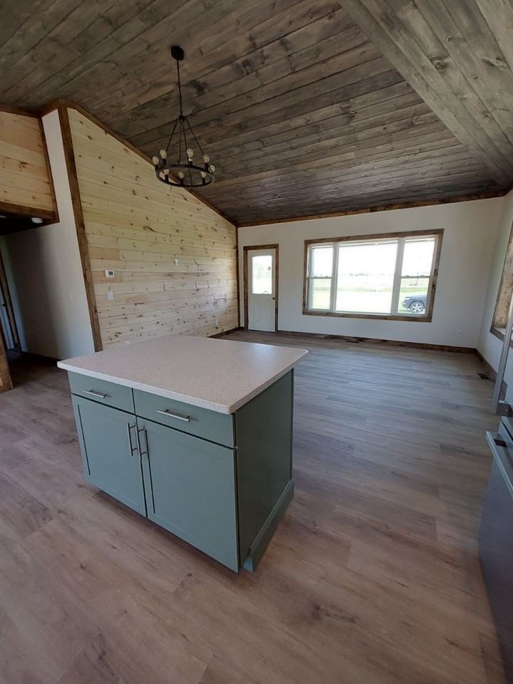 240 Ovid St - Photo 4 of 18