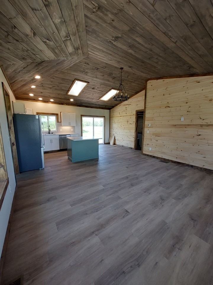 240 Ovid St - Photo 5 of 18