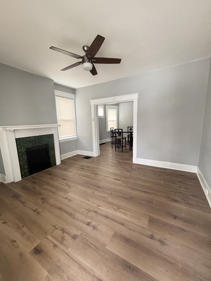 957 Windsor St - Photo 6 of 10