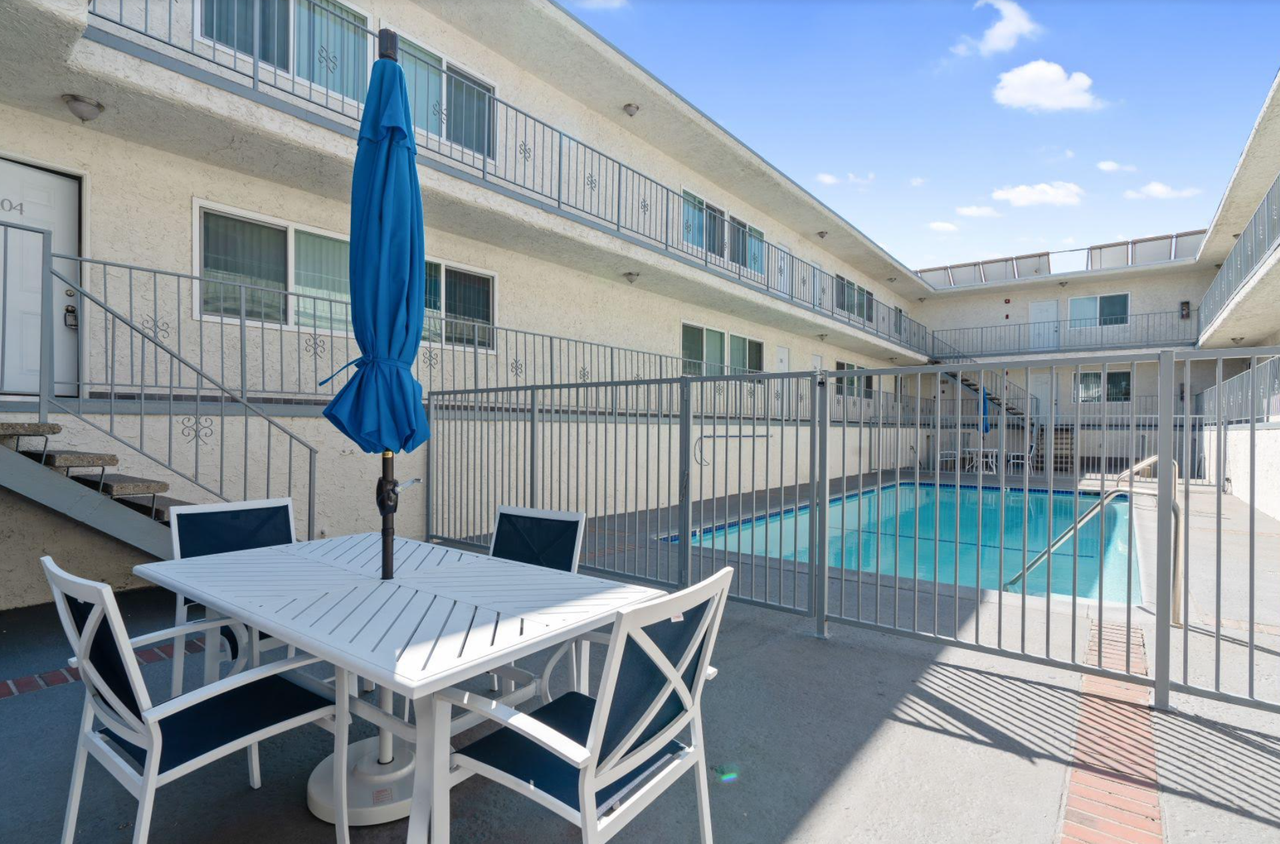 905 North 3rd — Comfort, Community & Convenience in Vibrant Burbank - Photo 6 of 12