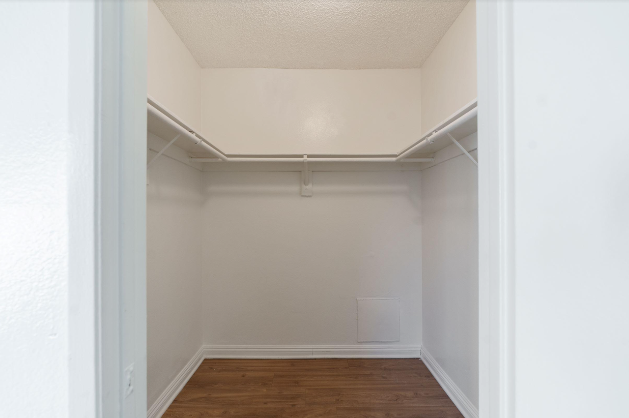 905 North 3rd — Comfort, Community & Convenience in Vibrant Burbank - Photo 7 of 12