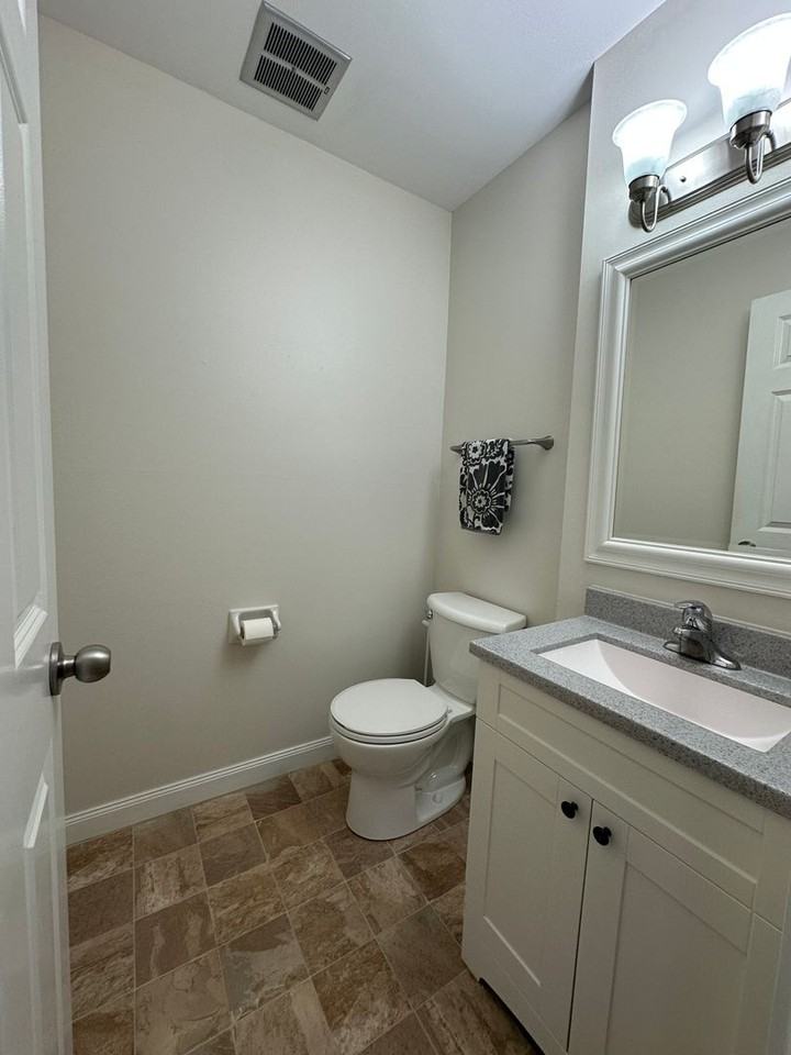 W164N11511 Squire Ct - Photo 6 of 11
