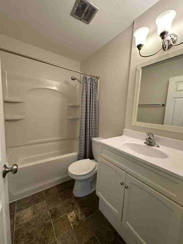 W164N11511 Squire Ct - Photo 7 of 11
