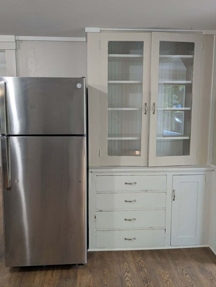 258 Essex St - Photo 6 of 32