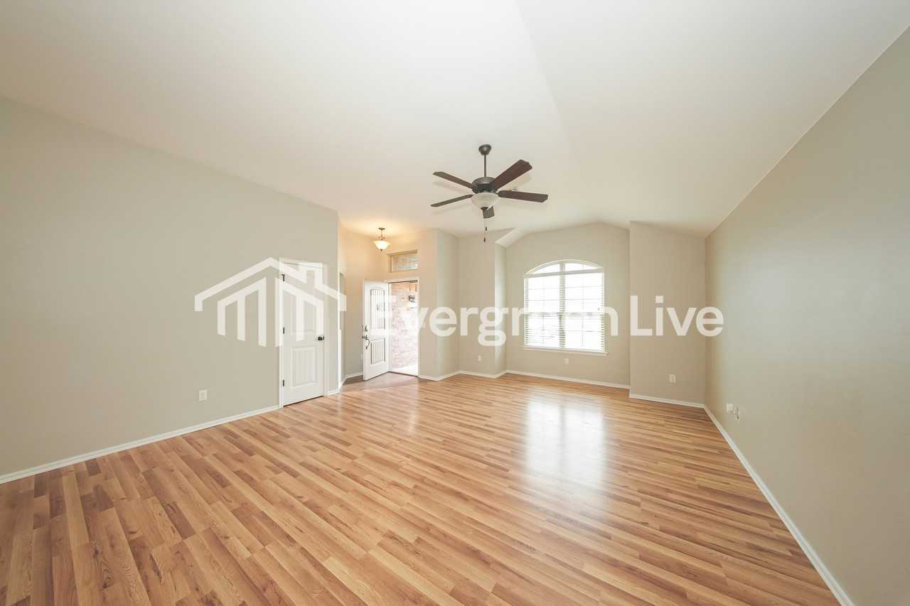 10701 Se 26th St - Photo 2 of 15
