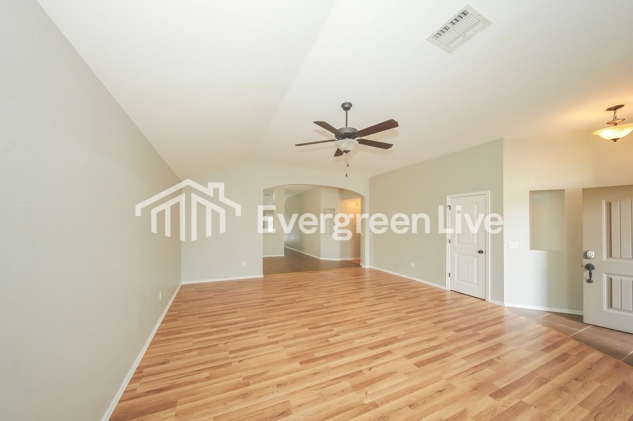 10701 Se 26th St - Photo 3 of 15