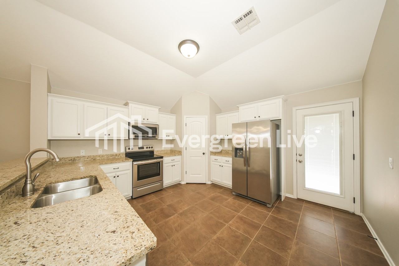 10701 Se 26th St - Photo 5 of 15