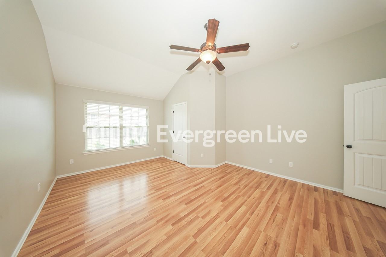 10701 Se 26th St - Photo 7 of 15