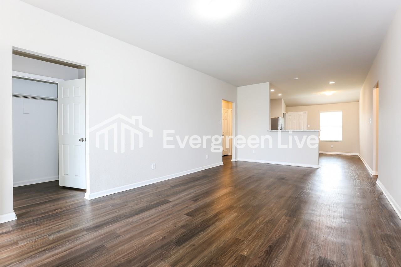 124 Sunland Dr - Photo 4 of 15