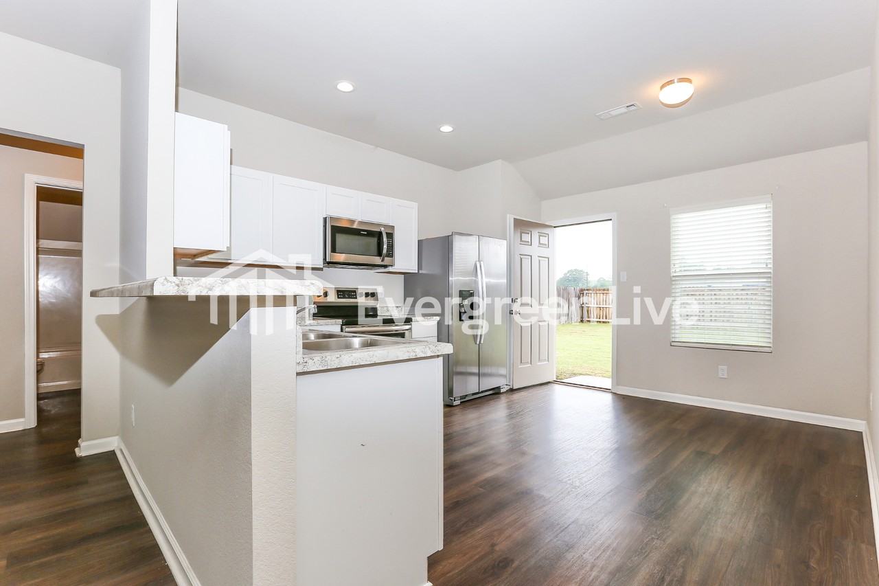 124 Sunland Dr - Photo 5 of 15