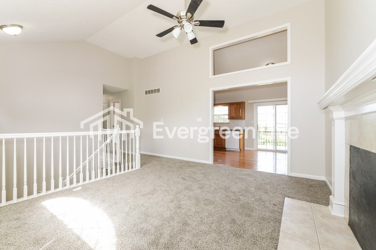 11127 N Lewis Ave - Photo 3 of 15