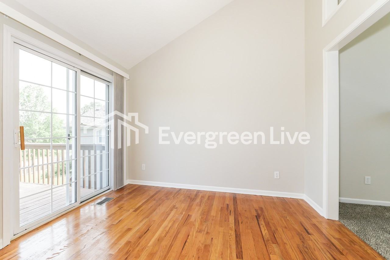 11127 N Lewis Ave - Photo 4 of 15