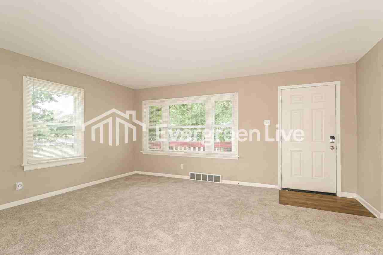 2210 Wallis Ave - Photo 2 of 16