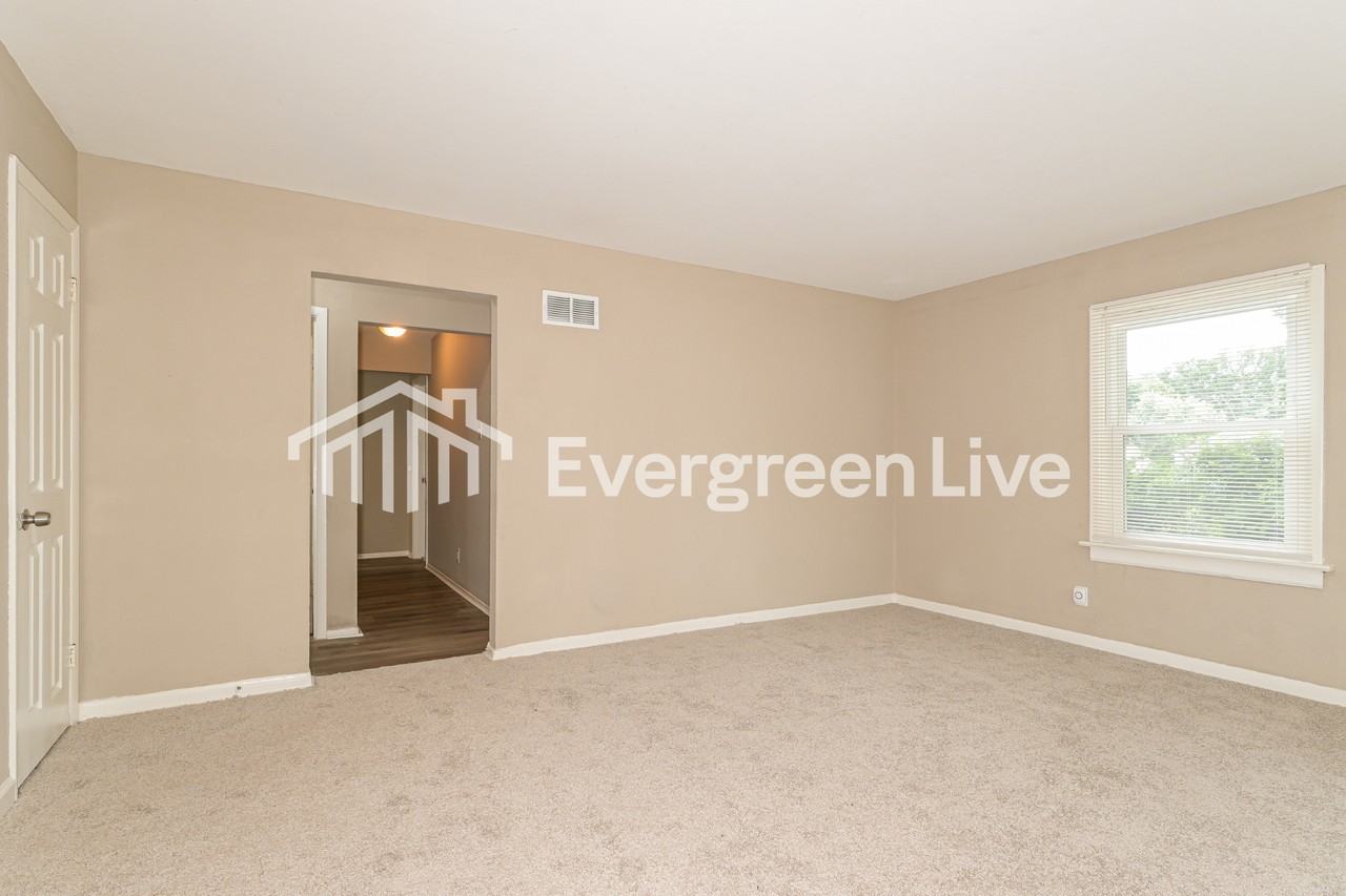 2210 Wallis Ave - Photo 3 of 16