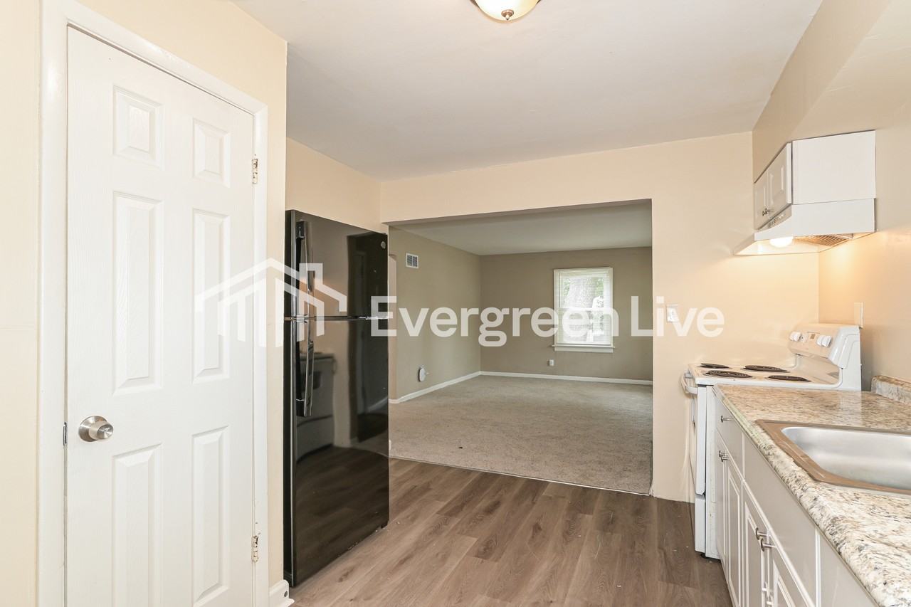 2210 Wallis Ave - Photo 4 of 16