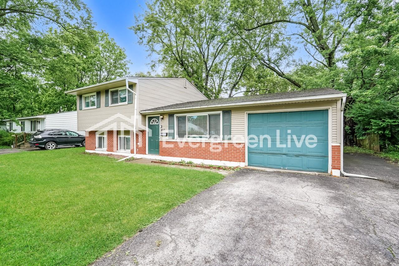 4917 Majestic Dr E - Photo 2 of 15