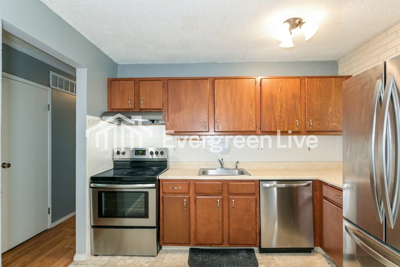 1333 Nutmeg Dr - Photo 4 of 15
