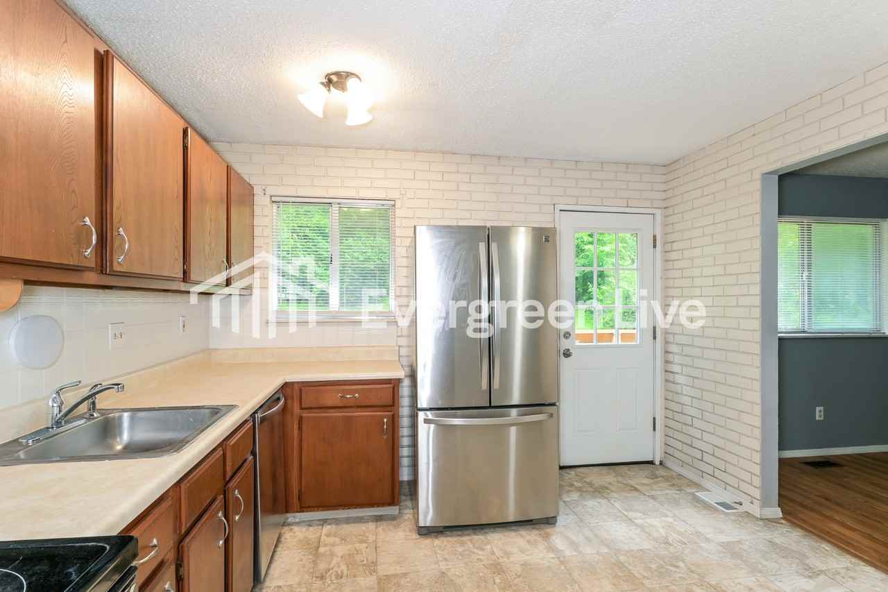 1333 Nutmeg Dr - Photo 5 of 15