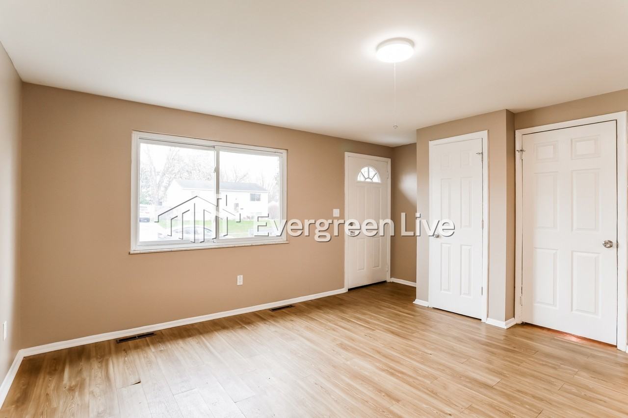 5036 Albany Dr - Photo 3 of 15