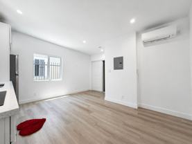 LB1001 - Photo 1 of 1
