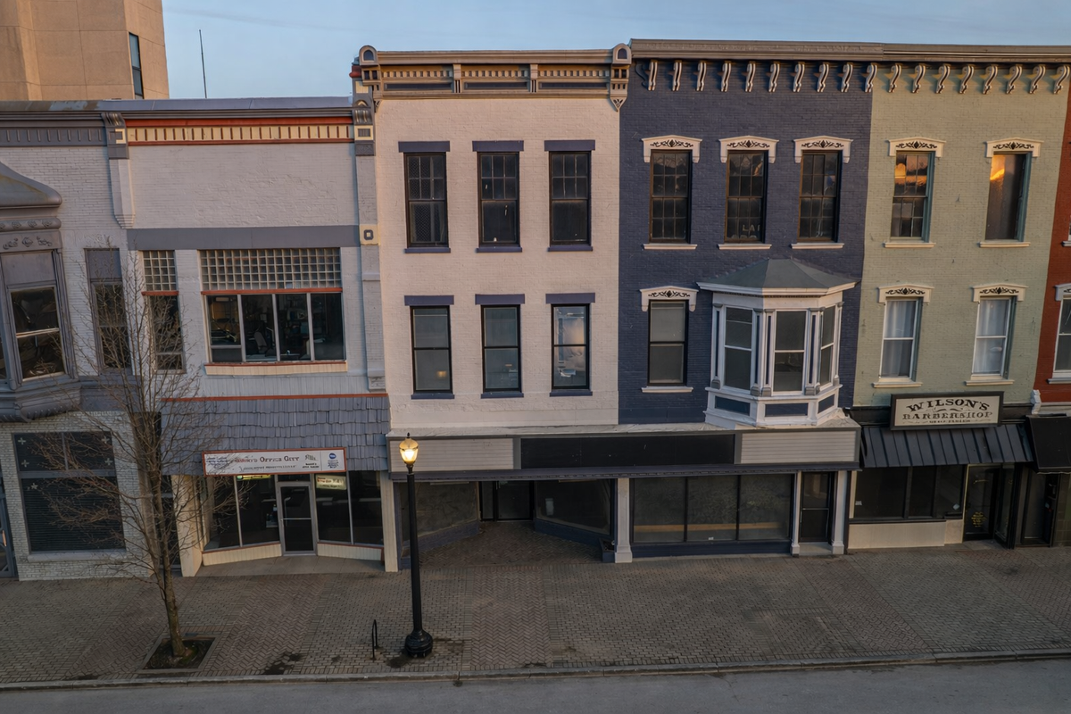 814 Lincolnway - Photo 6 of 8