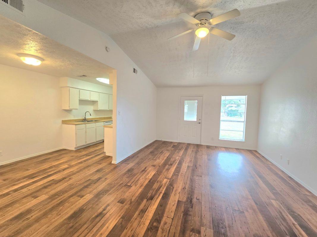 15208 Spring Hill Ln ##A - Photo 4 of 21