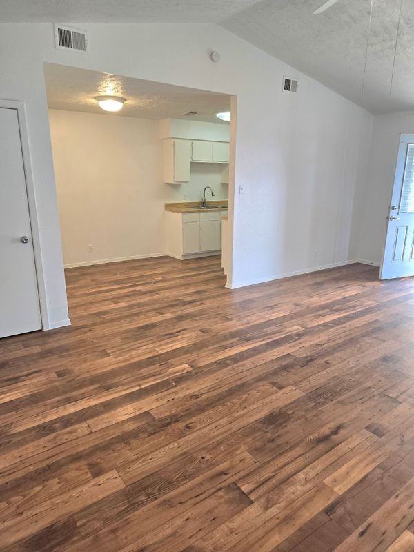 15208 Spring Hill Ln ##A - Photo 5 of 21