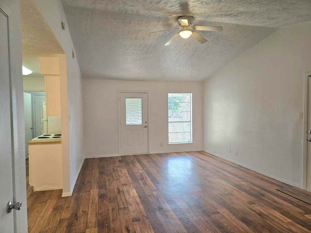 15208 Spring Hill Ln ##A - Photo 6 of 21