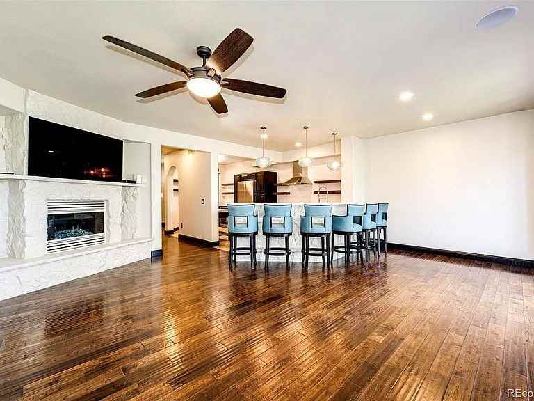 3383 Mount Royal Dr - Photo 2 of 39