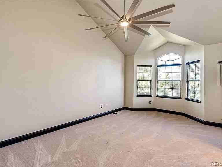 3383 Mount Royal Dr - Photo 5 of 39