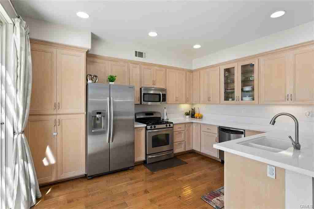 75 Parrell Ave - Photo 4 of 6