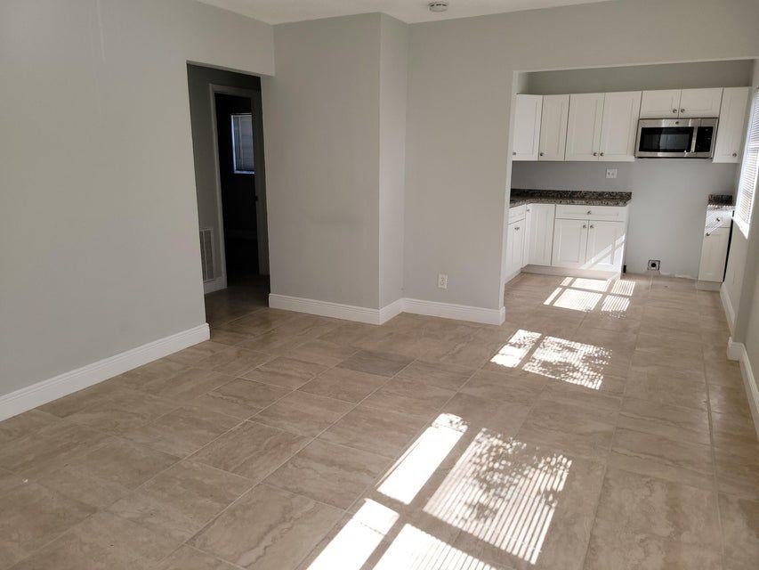 651 Ne 46th St ##S - Photo 2 of 7