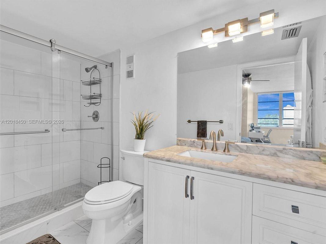 7840 Nw 50th St ##404 - Photo 4 of 19